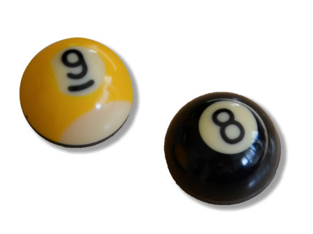 Billard Magnet Kugel Nr. 8 und Kugel Nr. 9.